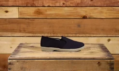 Slip On Black / Gum Sole